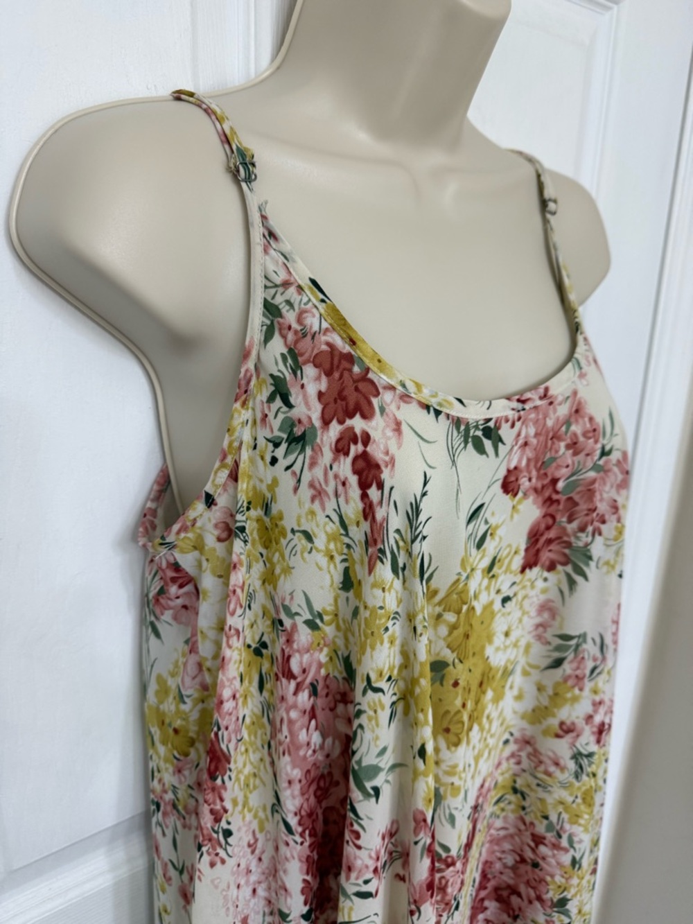 Umgee Floral Swing Dress M Cream Pink Yellow Boho Flowy Spaghetti Strap - Picture 5 of 11